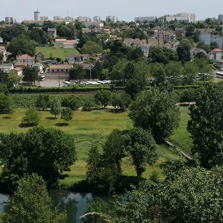 Appartement Meuble Proche Du Futuroscope Poitiers Zewnętrze zdjęcie