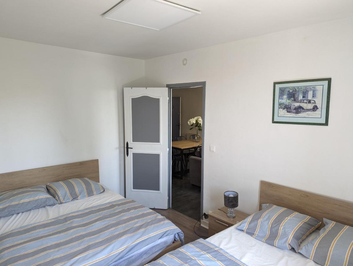 Appartement Meuble Proche Du Futuroscope Poitiers Zewnętrze zdjęcie